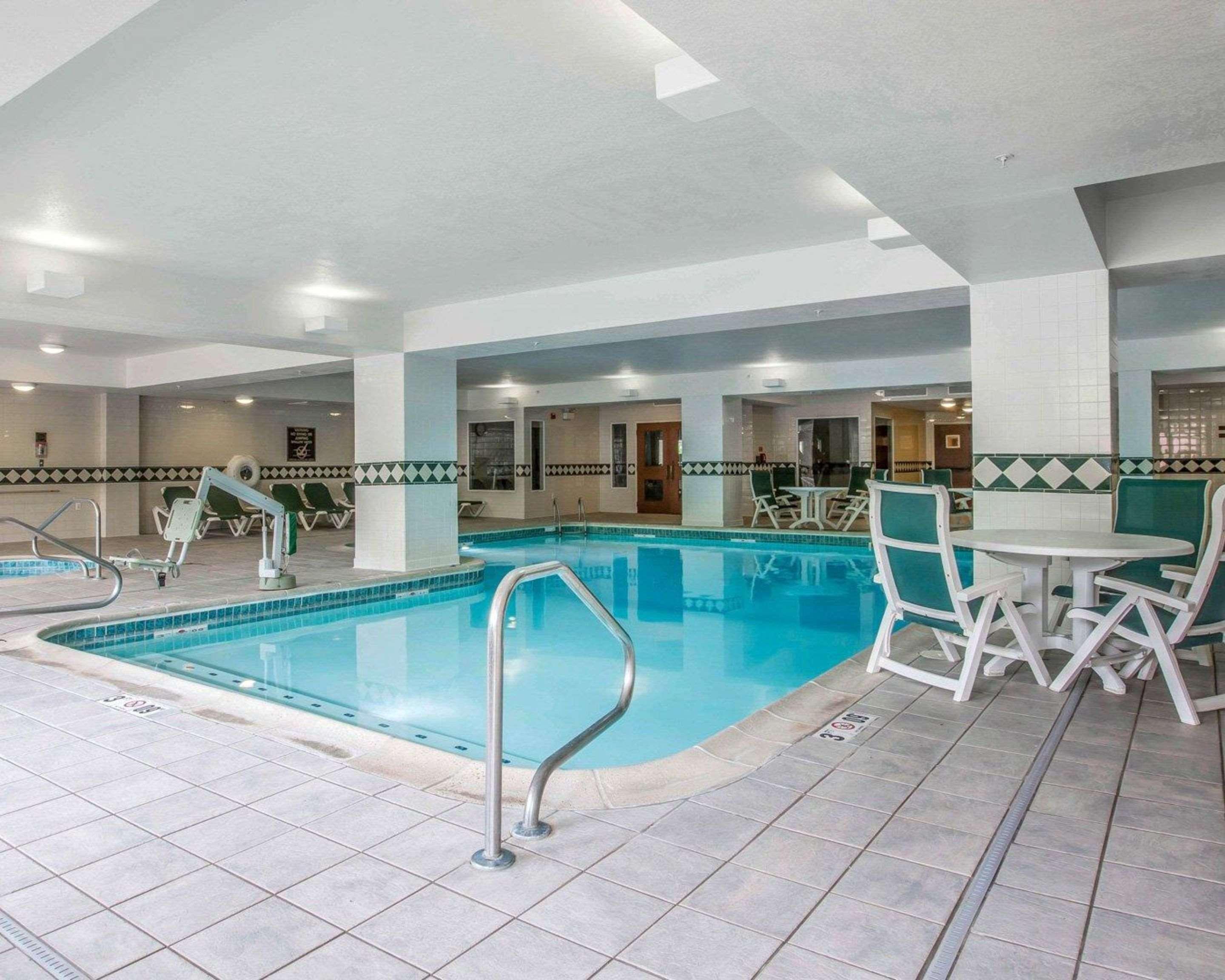 Comfort Inn & Suites Near Burke Mountain Сент-Джонсбері Екстер'єр фото