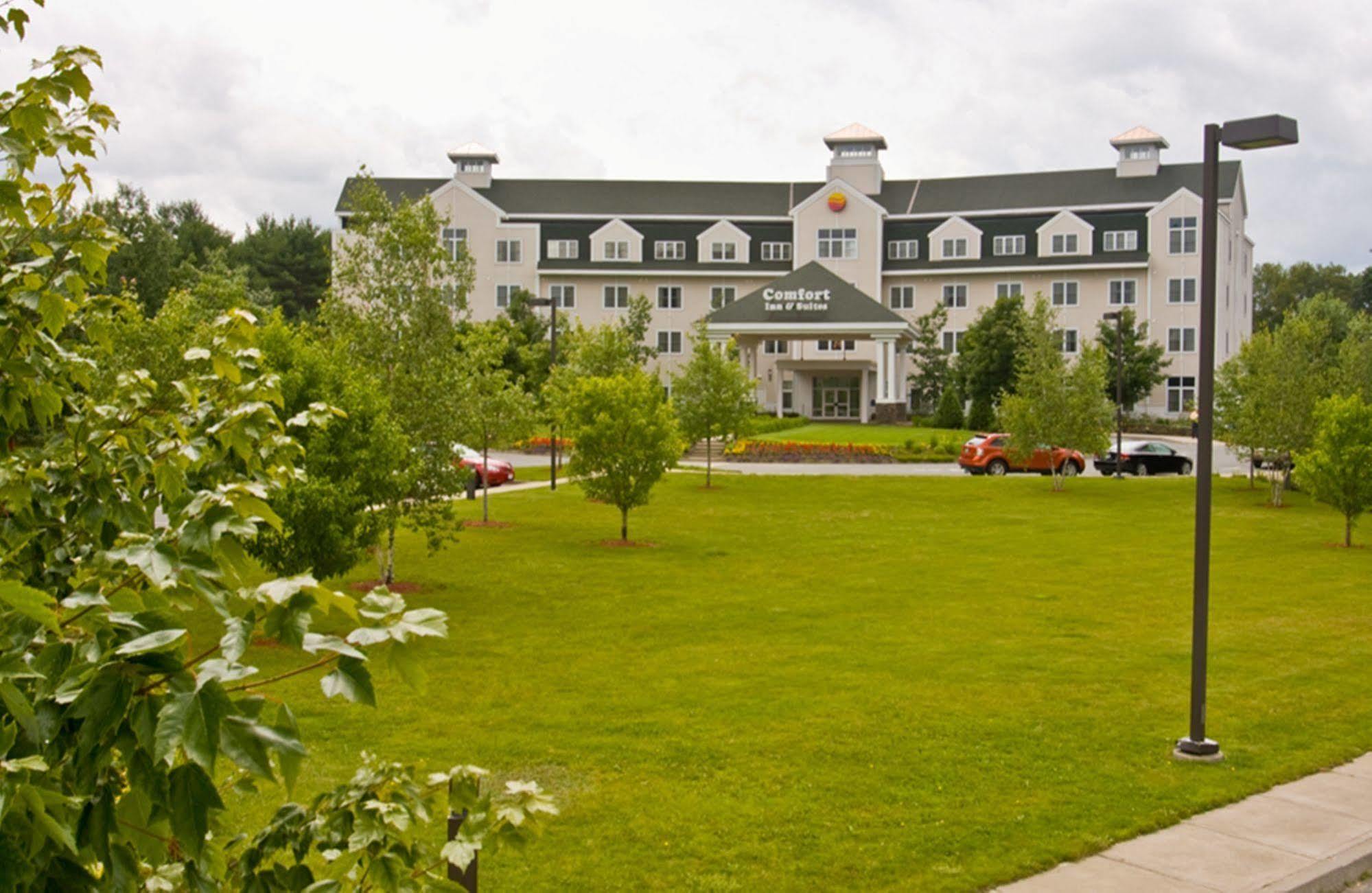 Comfort Inn & Suites Near Burke Mountain Сент-Джонсбері Екстер'єр фото