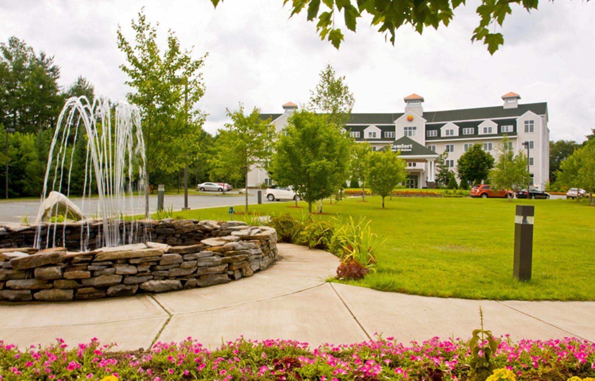 Comfort Inn & Suites Near Burke Mountain Сент-Джонсбері Екстер'єр фото