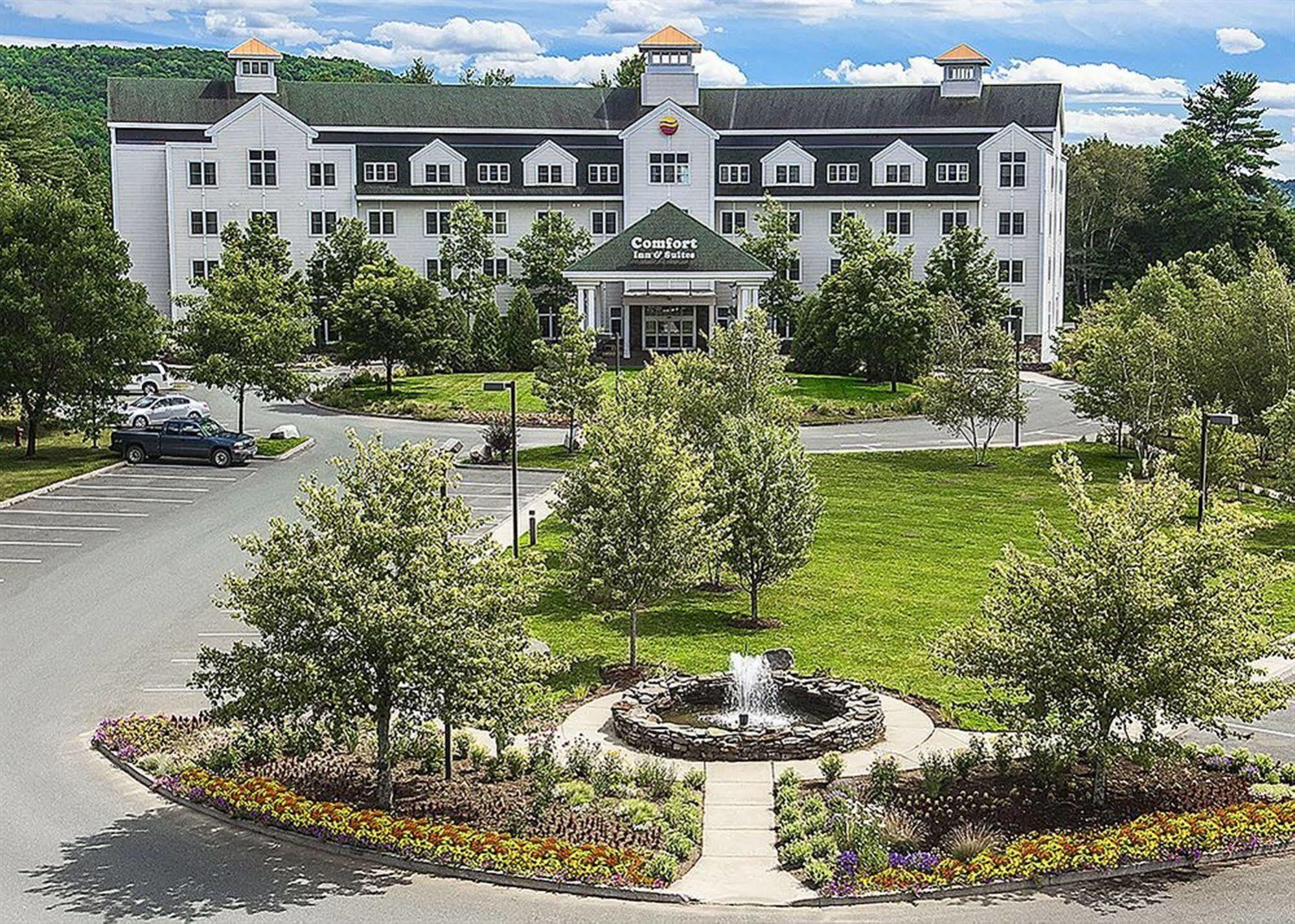 Comfort Inn & Suites Near Burke Mountain Сент-Джонсбері Екстер'єр фото